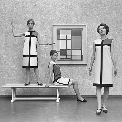 Mondrian dresses by Yves Saint Laurent shown with a Mondrian painting in 1966. - By Eric Koch for Anefo - Nationaal Archief, CC0, https://commons.wikimedia.org/w/index.php?curid=37627630