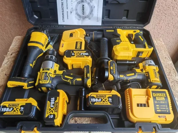 Foto real del combo de herramientas inalámbricas con baterías y cargador en su maletín